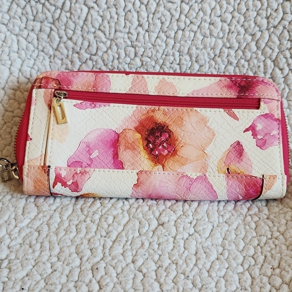 NWOT Guess Feminie Rosette Floral Shoulder Bag and Wallet Set - Picture 15 of 16